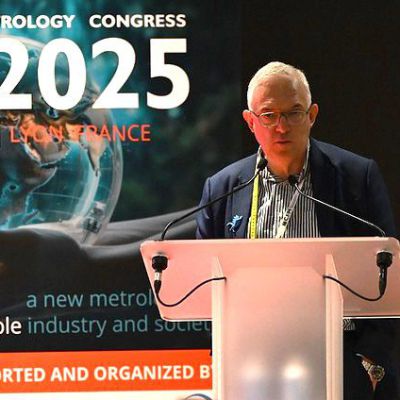 Cosimi Corleto acceptance speach in front of CIM2025 banner